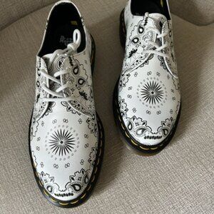Dr. Martens Black & White Bandana Backhand Shoes Size 9 - Brand new in box